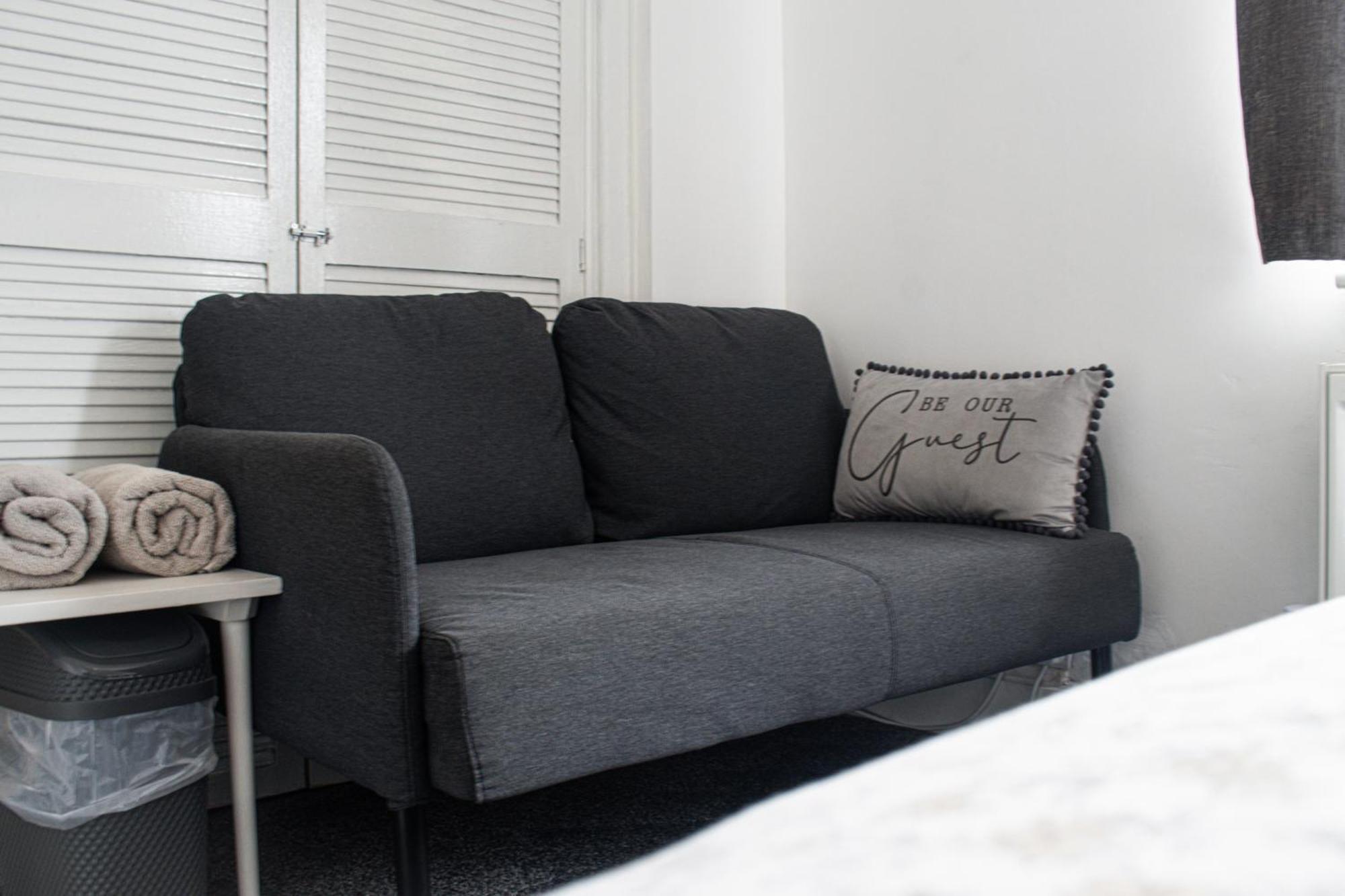 Luton Lodge - Newly Renovated Ideal For Short Stay, Close To Airport Train Station, Free Parking Off Street , Luxury Comfort In Low Price Kültér fotó