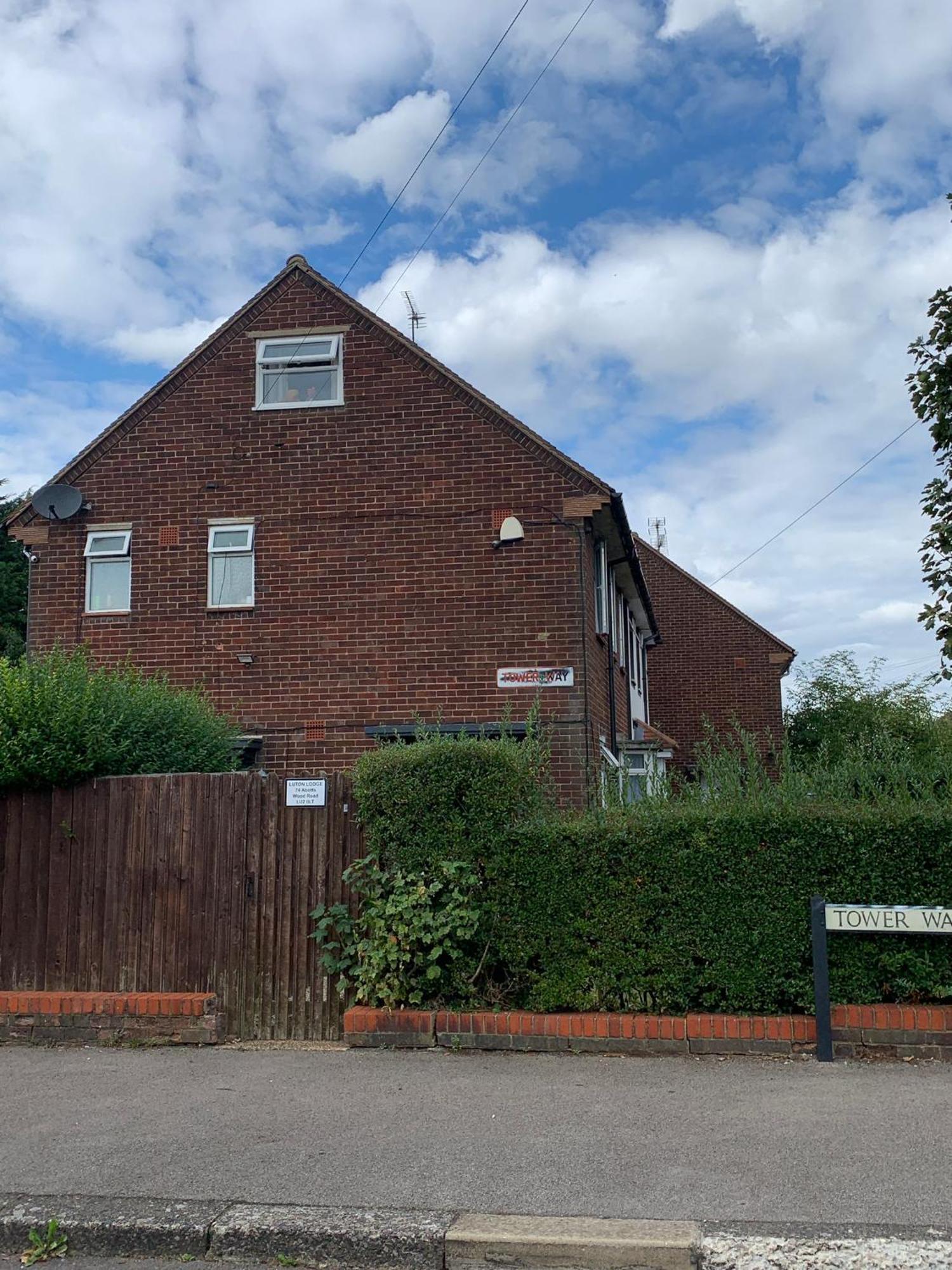 Luton Lodge - Newly Renovated Ideal For Short Stay, Close To Airport Train Station, Free Parking Off Street , Luxury Comfort In Low Price Kültér fotó