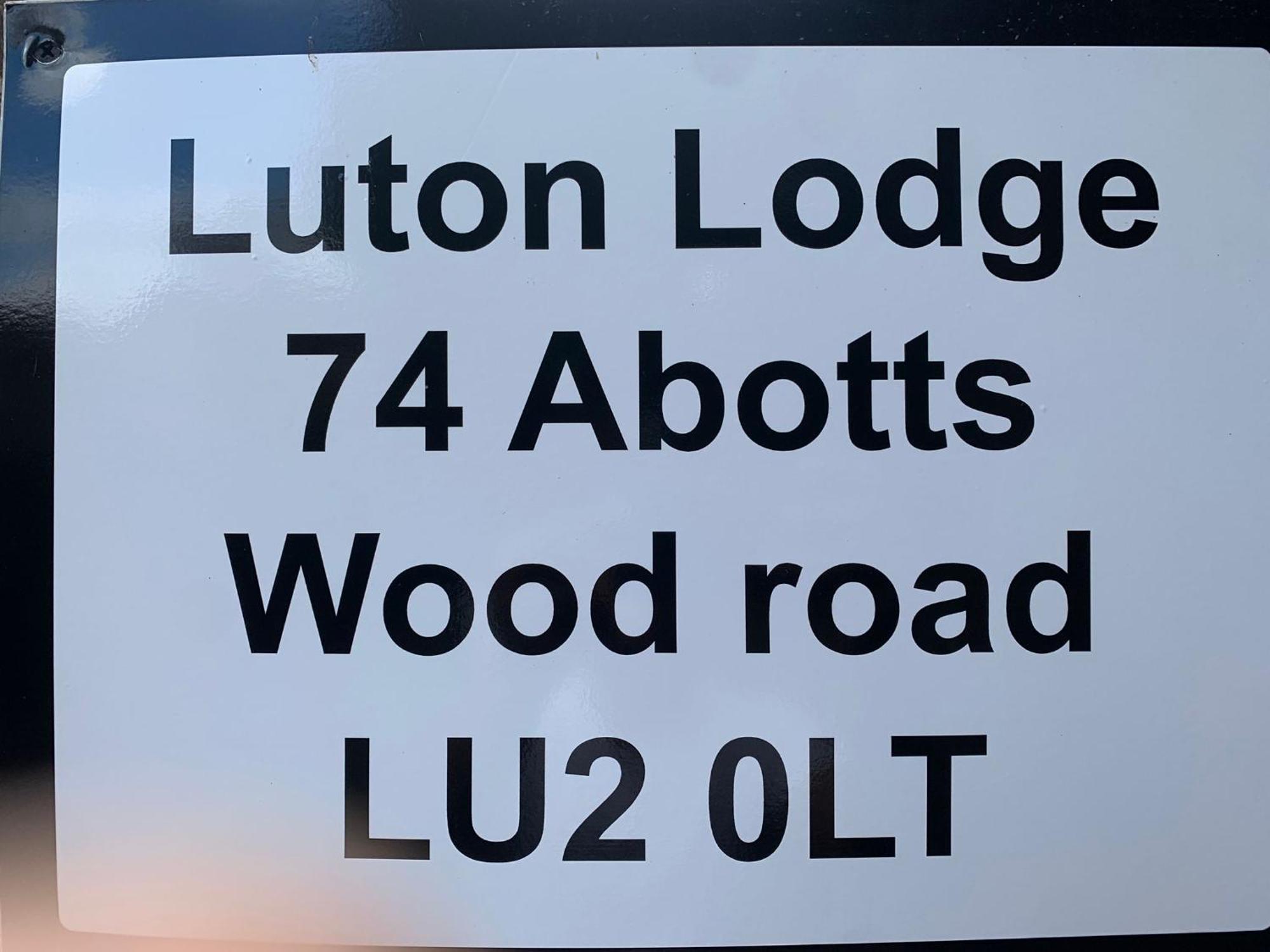 Luton Lodge - Newly Renovated Ideal For Short Stay, Close To Airport Train Station, Free Parking Off Street , Luxury Comfort In Low Price Kültér fotó
