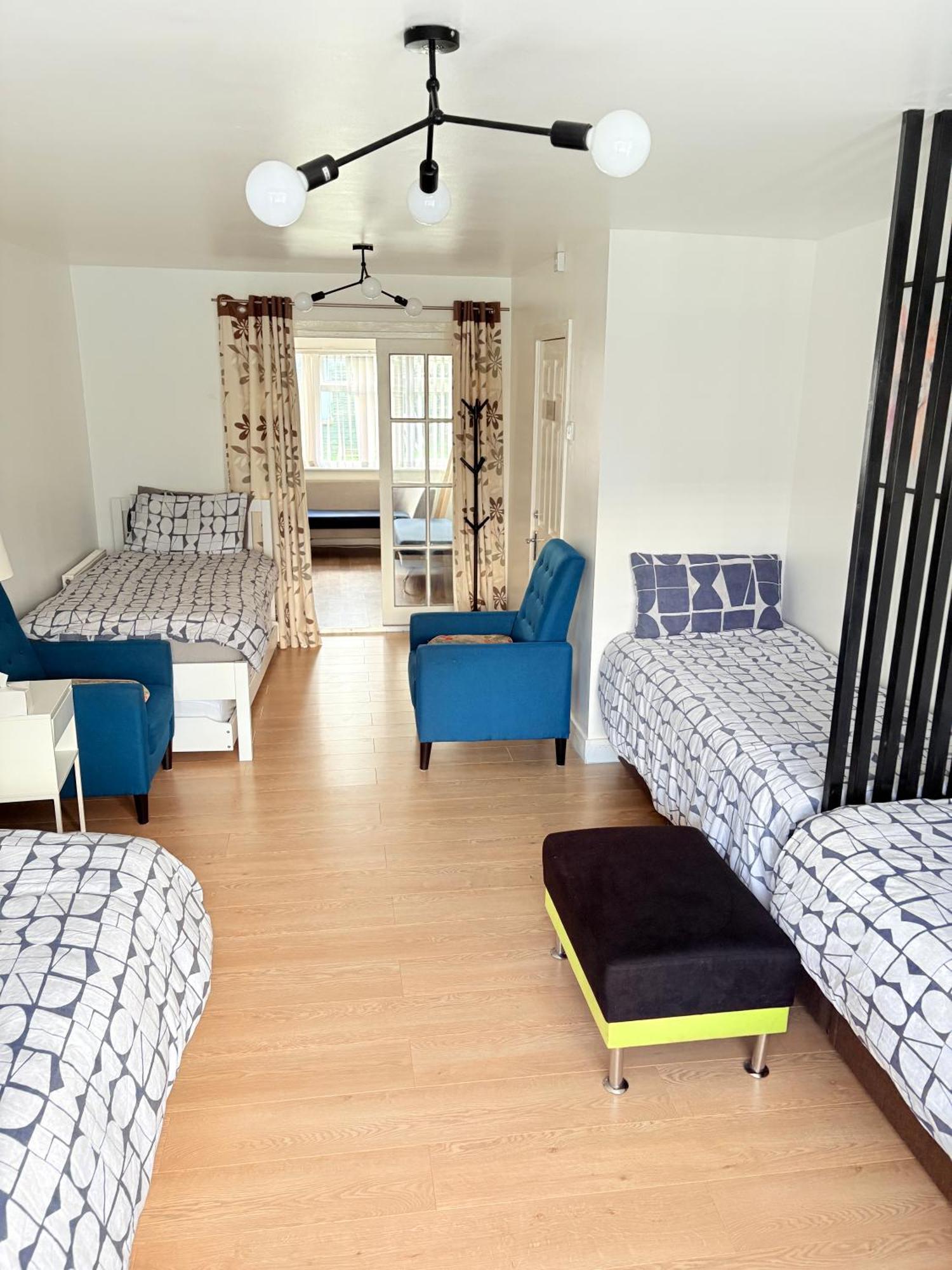 Luton Lodge - Newly Renovated Ideal For Short Stay, Close To Airport Train Station, Free Parking Off Street , Luxury Comfort In Low Price Kültér fotó