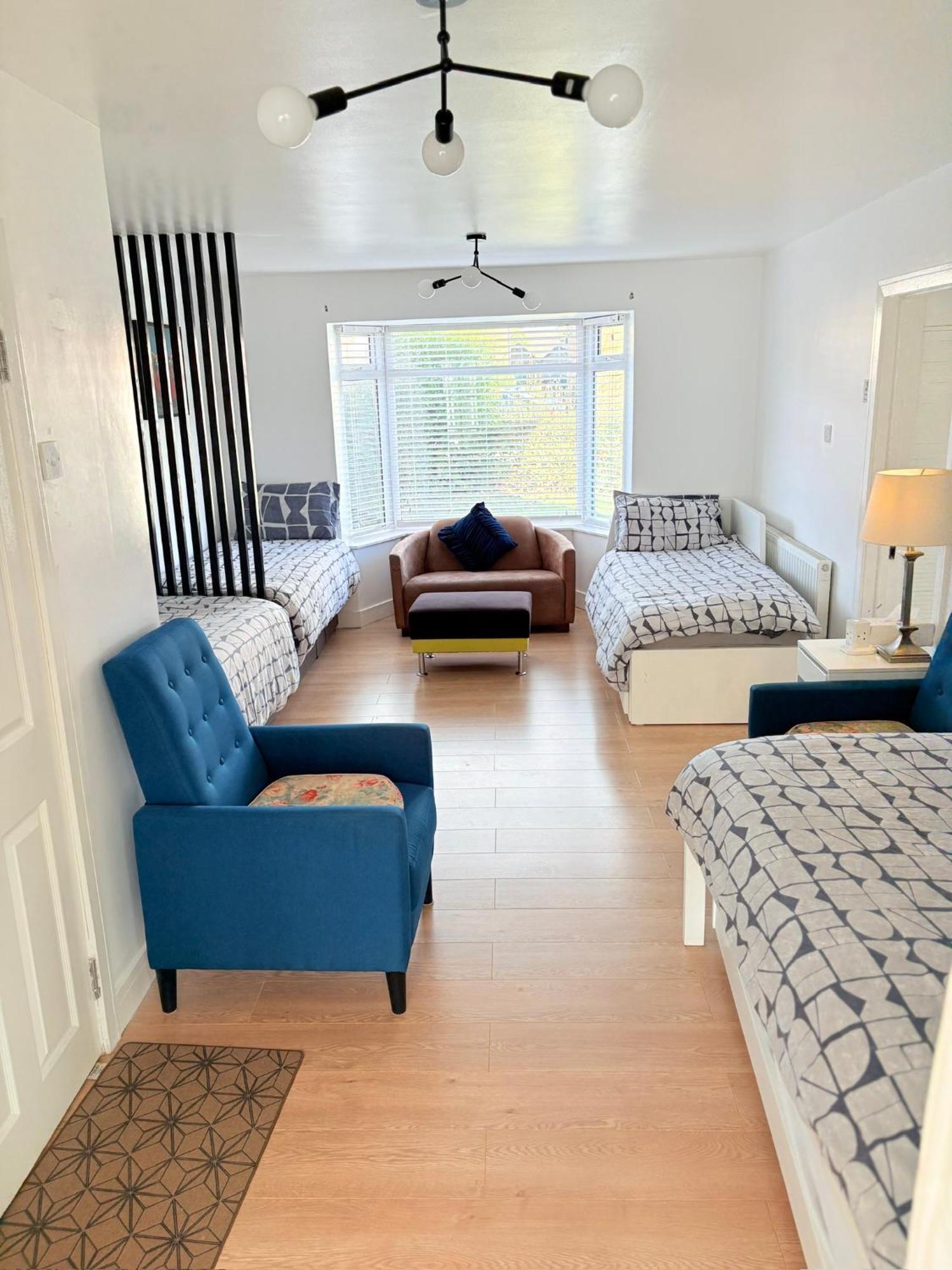 Luton Lodge - Newly Renovated Ideal For Short Stay, Close To Airport Train Station, Free Parking Off Street , Luxury Comfort In Low Price Kültér fotó