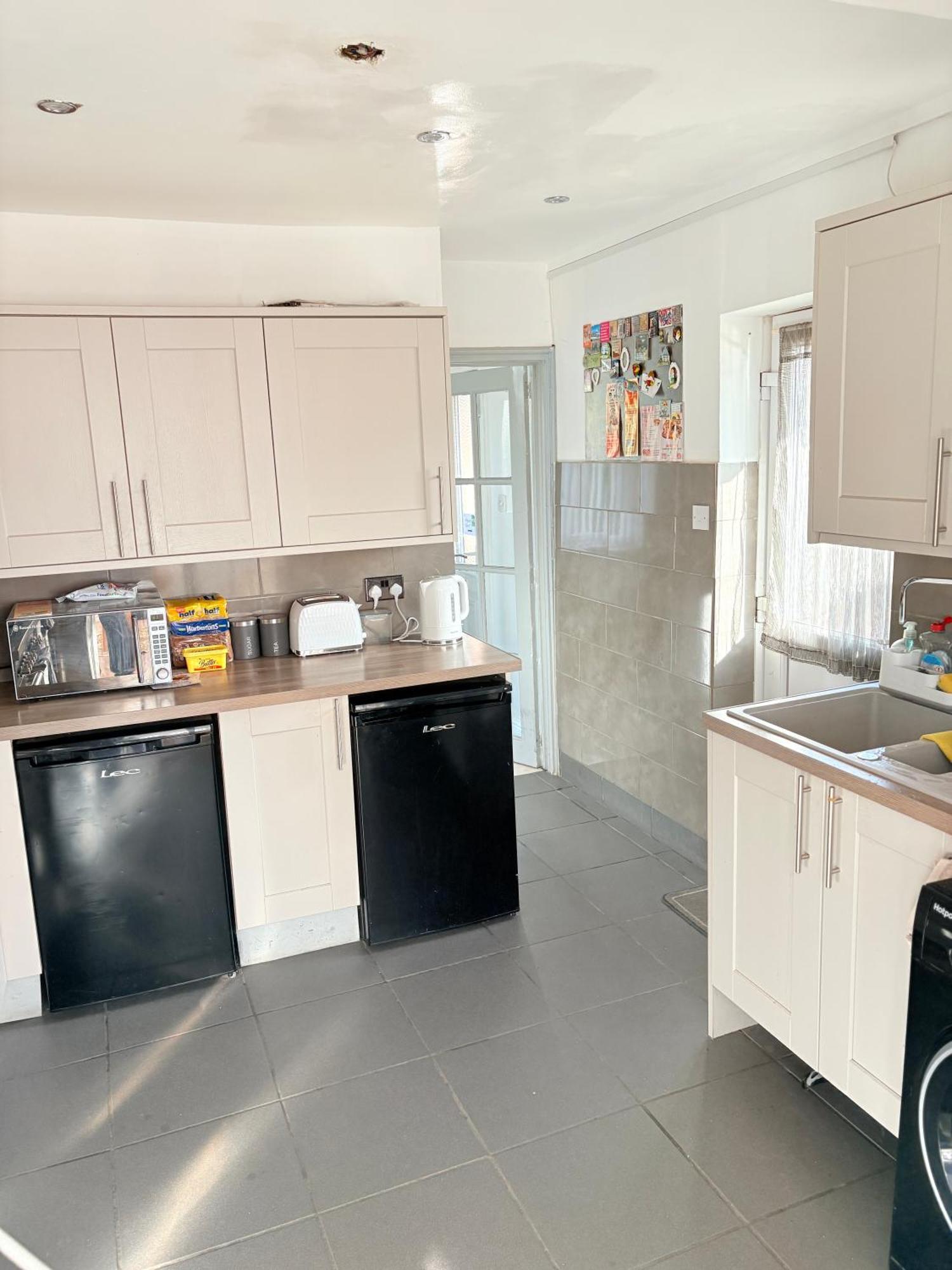Luton Lodge - Newly Renovated Ideal For Short Stay, Close To Airport Train Station, Free Parking Off Street , Luxury Comfort In Low Price Kültér fotó