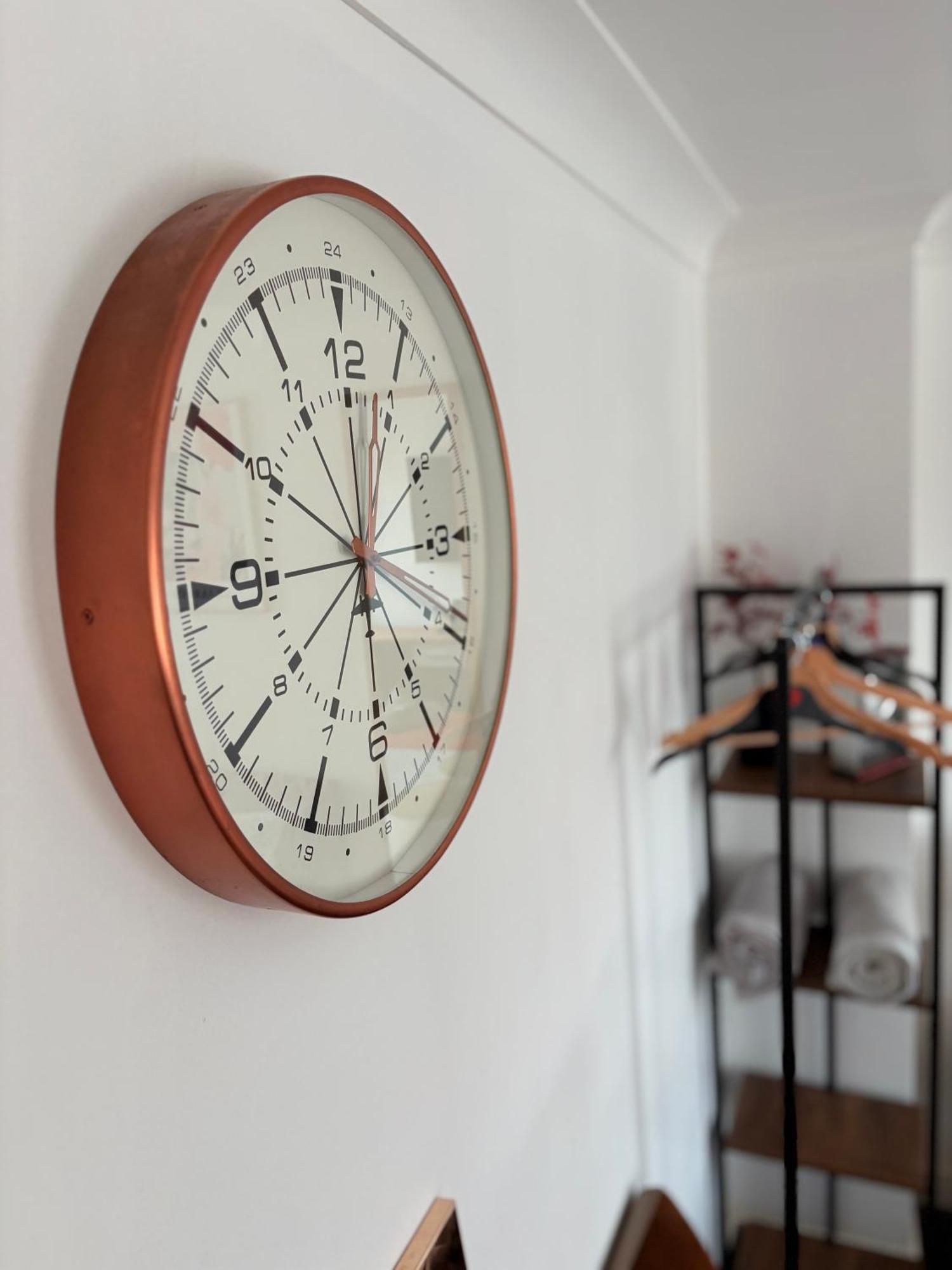 Luton Lodge - Newly Renovated Ideal For Short Stay, Close To Airport Train Station, Free Parking Off Street , Luxury Comfort In Low Price Kültér fotó